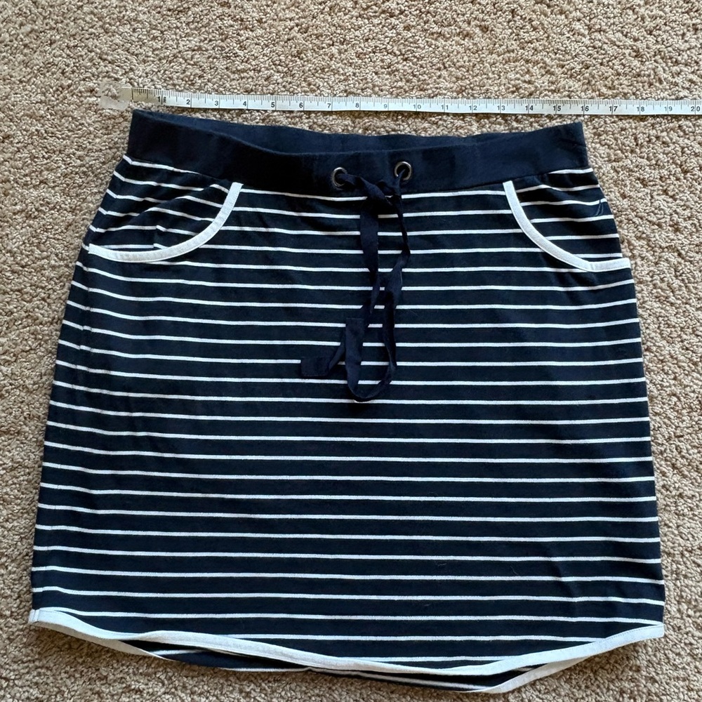 Nautica Size Medium Misses Navy and white striped Skirt EUC
